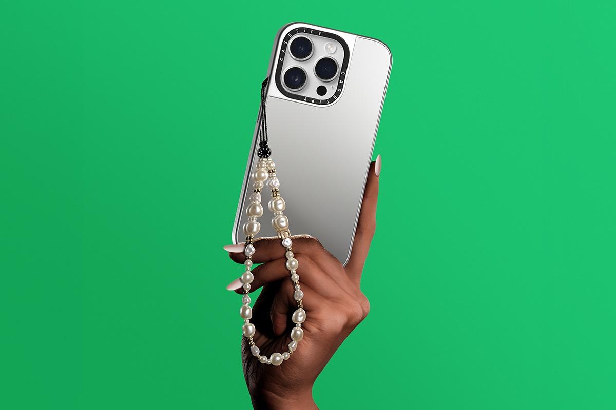 鏡面手機殼,是男生送予女朋友的熱門選擇。