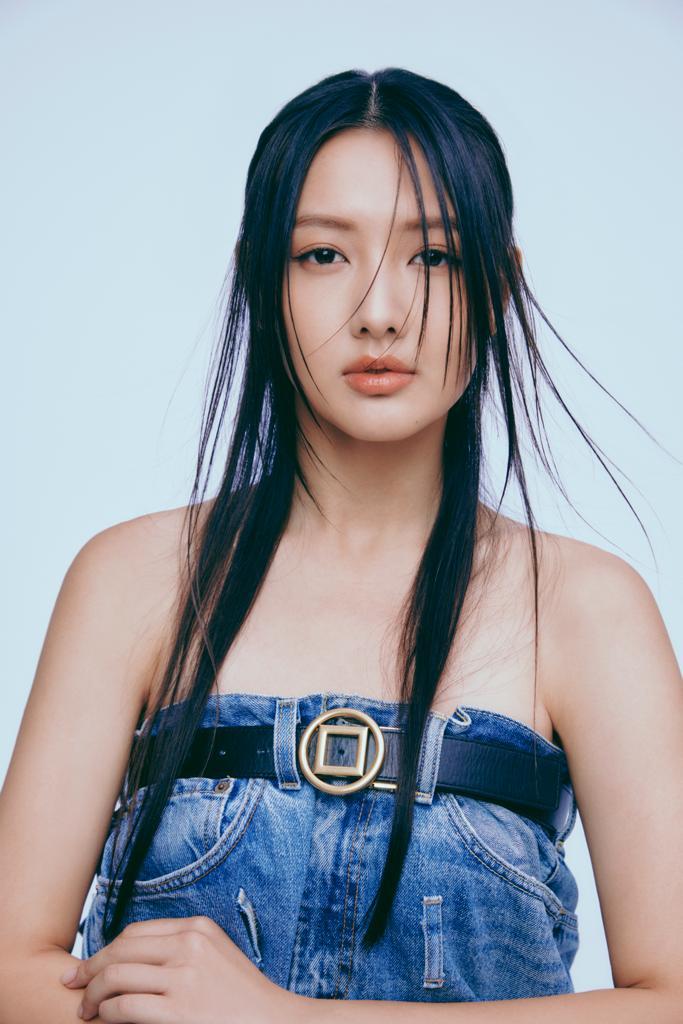 「籃球女神」譚旻萱(Mandy)以女團形式闖樂壇。