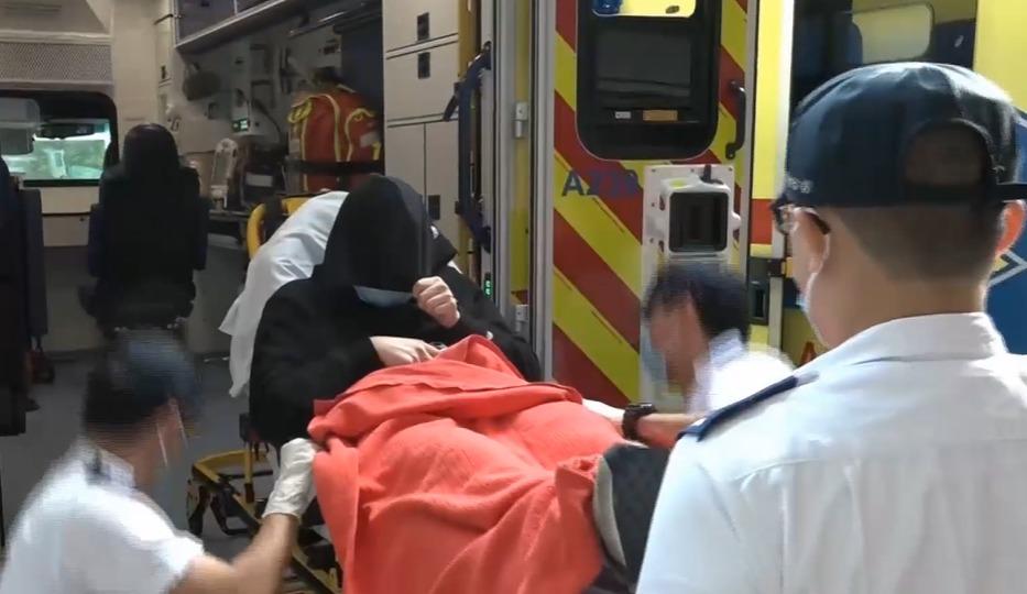 尖沙咀斬人案|私家車攔腰撞的士跳出3名刀手 兩男乘客被狂斬1分鐘