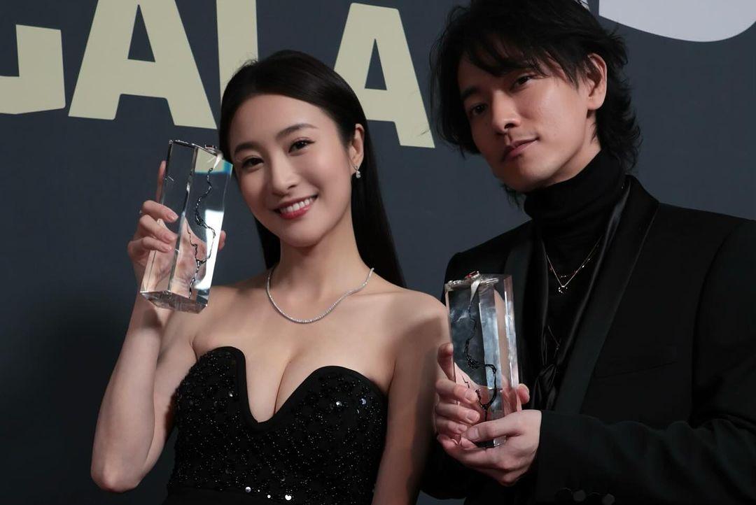 林夏薇往美國出席影展,與日本男神佐藤健合照。