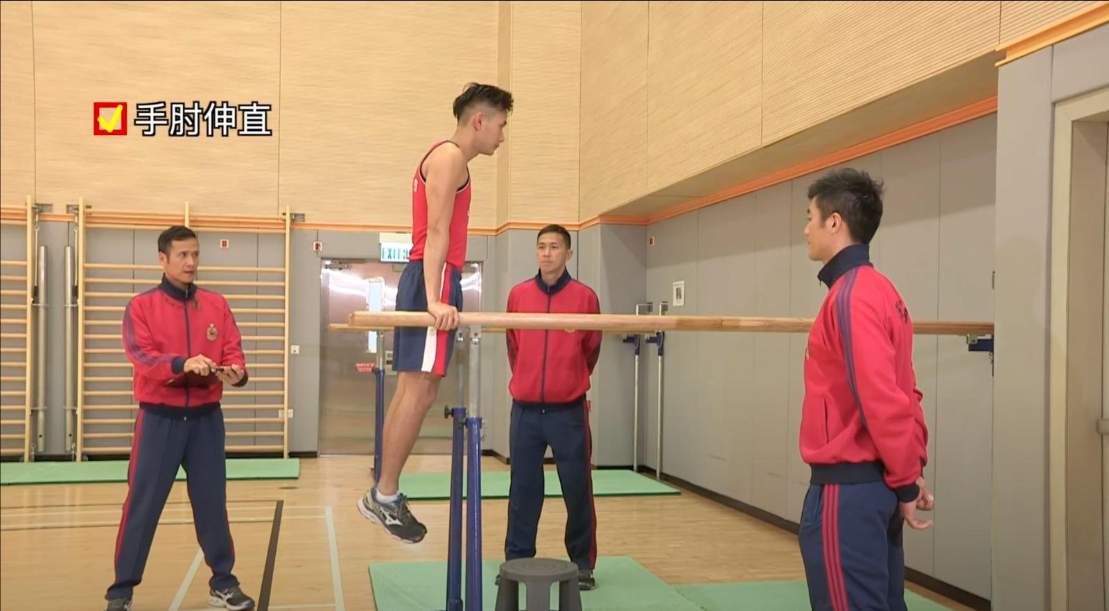 救護主任體能測驗 4. 雙槓雙臂屈伸