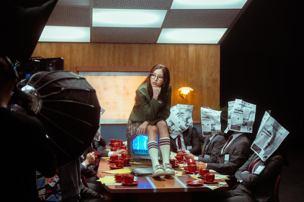 COLLAR成員為壓軸團歌《Atypical》拍MV。