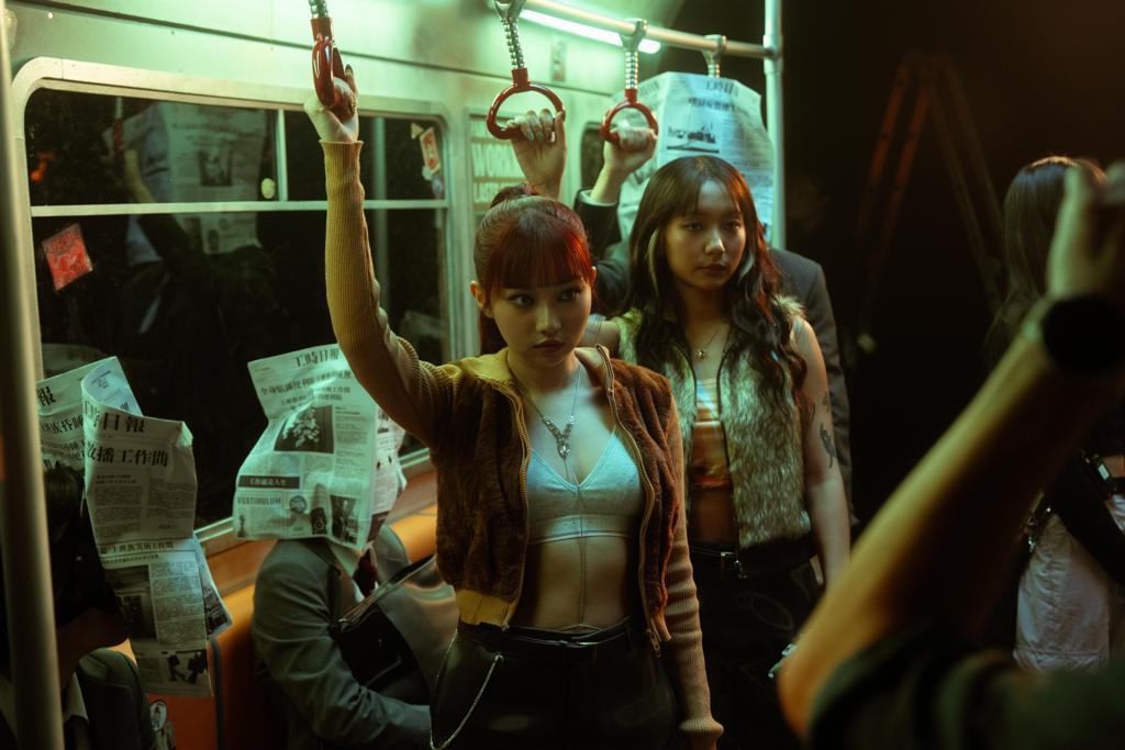 COLLAR成員為壓軸團歌《Atypical》拍MV。