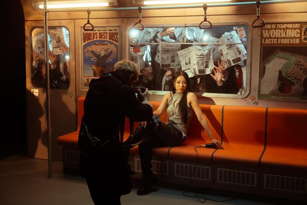 COLLAR成員為壓軸團歌《Atypical》拍MV。