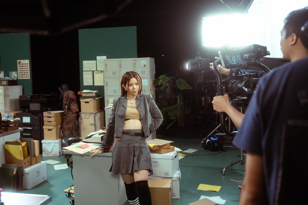 COLLAR成員為壓軸團歌《Atypical》拍MV。