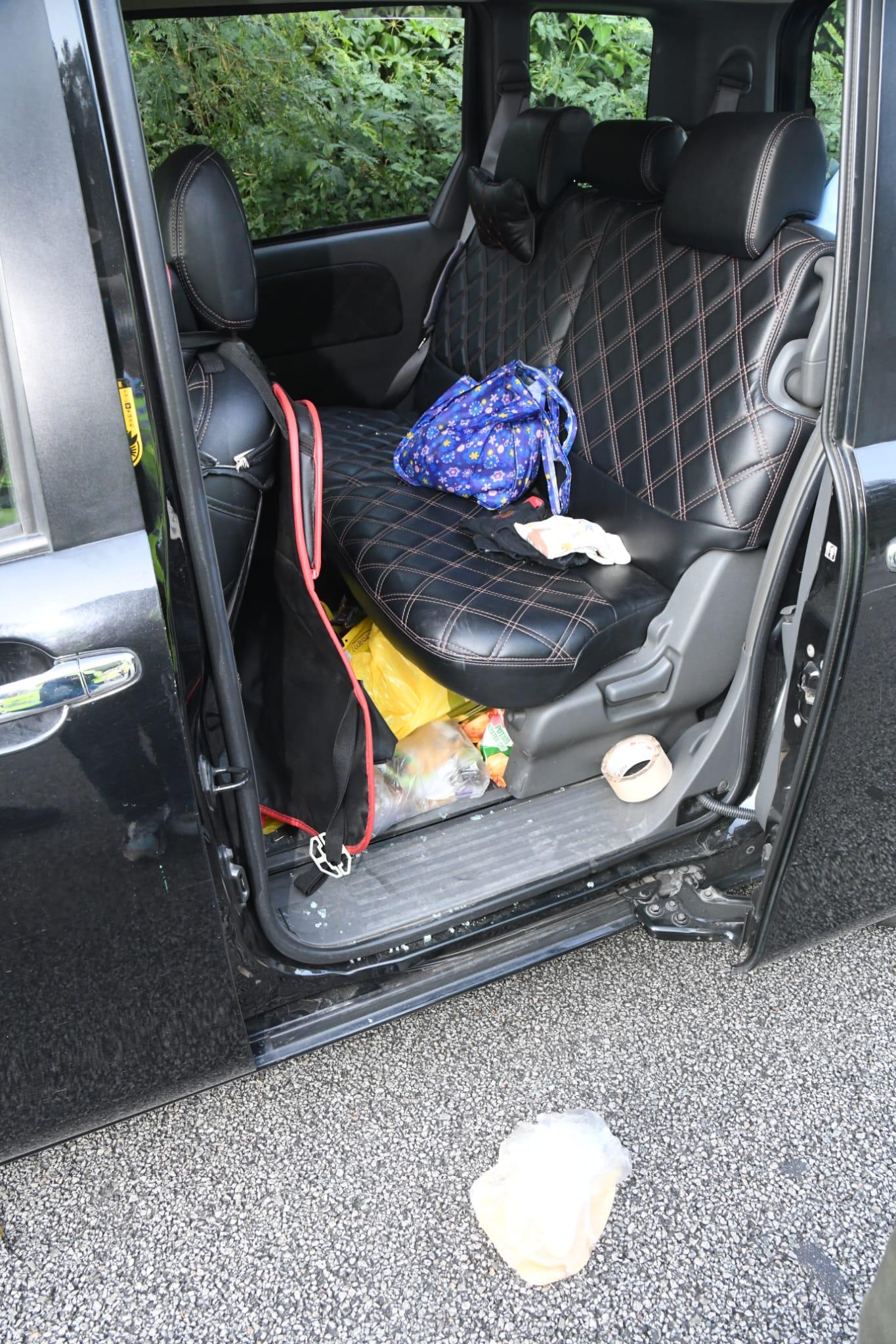 吐露港有私家車失控自炒,5人受傷。