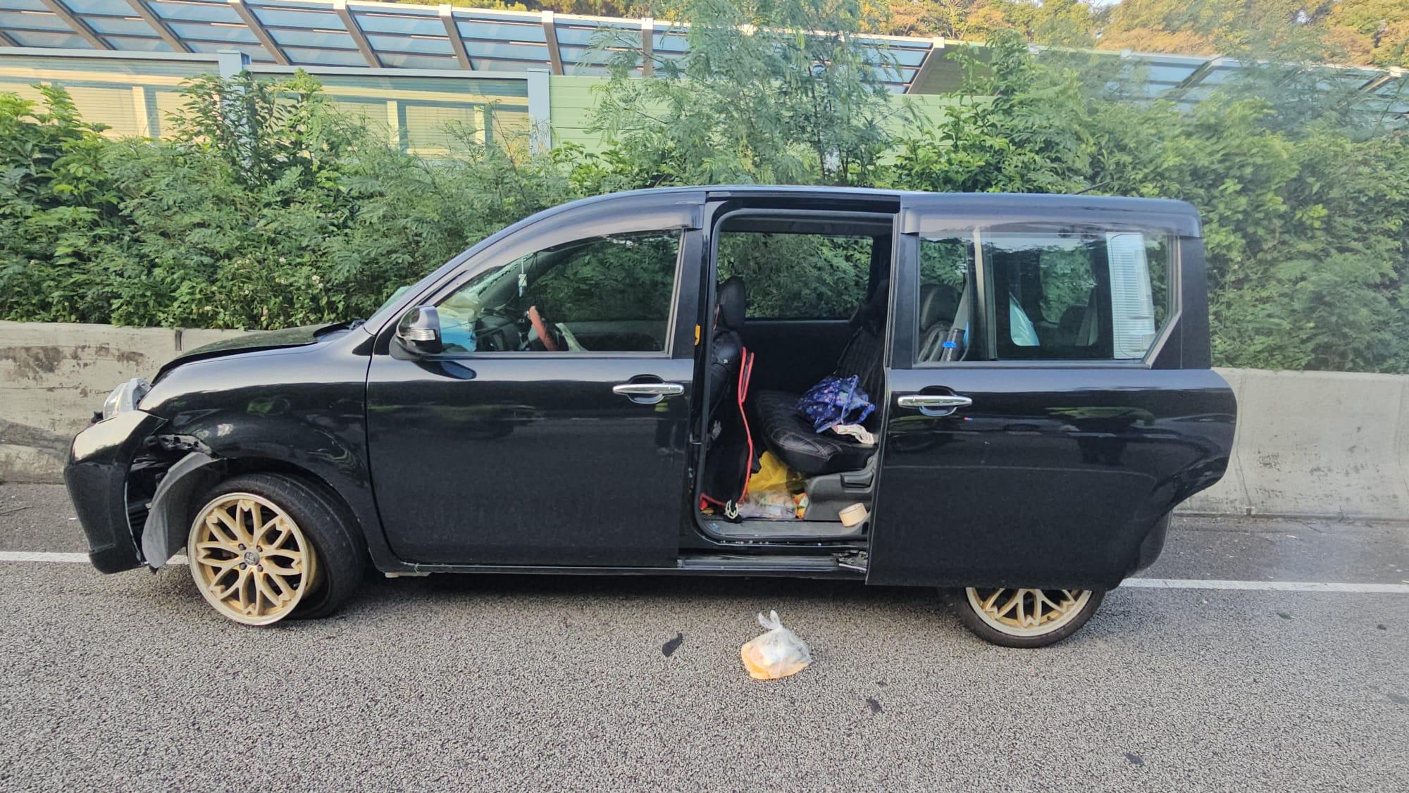 吐露港有私家車失控自炒,5人受傷。