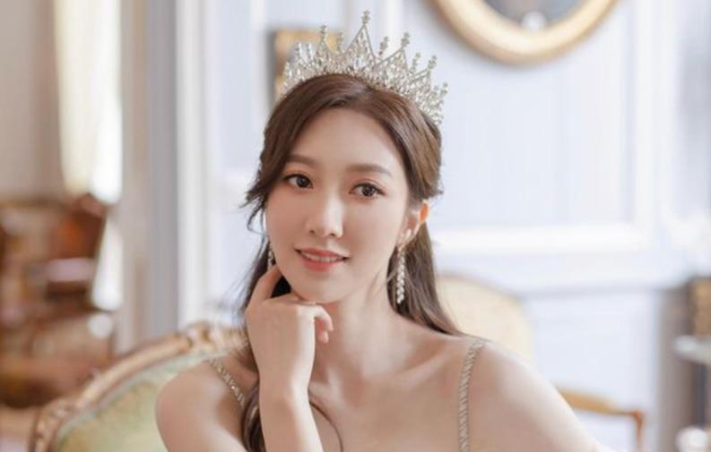 何依婷結婚|早前她與男友在法國巴黎影婚照(何依婷IG)