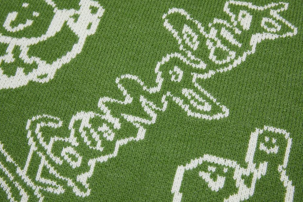 Knitwear HK$920|寬鬆剪裁針織上衣利用Mark Gonzales的塗鴉圖案凸出街頭設計氛圍。除「GONZ」(Mark Gonzales的綽號)字樣、ANGEL剪影以外,編織圖案之中更囊括Mark Gonzales畫作,別具標誌性。