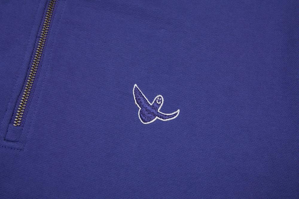 Signature Sweatshirt – Woman HK$610|Mark Gonzales擅長以一種充滿童趣的筆觸創作塗鴉圖案。衛衣設計以韓系時尚人氣的粉紅色調,配搭趣怪的熊仔印花,加上短身的裁剪,方便營造穿搭層次;配襯時下流行的高腰褲款亦能夠修飾身形比例。