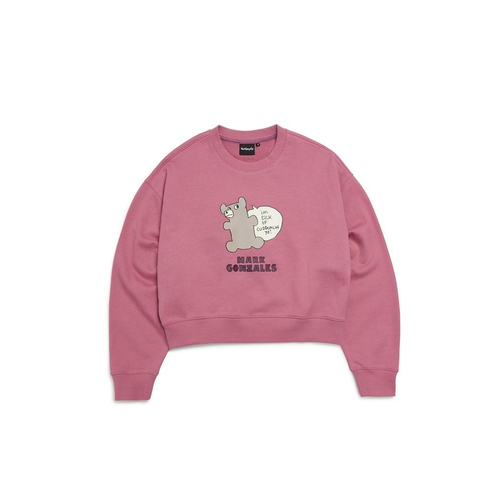 Signature Sweatshirt – Woman HK$610|Mark Gonzales擅長以一種充滿童趣的筆觸創作塗鴉圖案。衛衣設計以韓系時尚人氣的粉紅色調,配搭趣怪的熊仔印花,加上短身的裁剪,方便營造穿搭層次;配襯時下流行的高腰褲款亦能夠修飾身形比例。