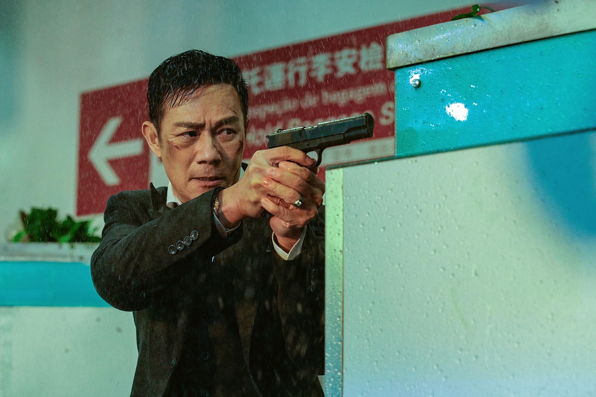 張兆輝拍《困獸》被玻璃碎𠝹面,毫不錫身。