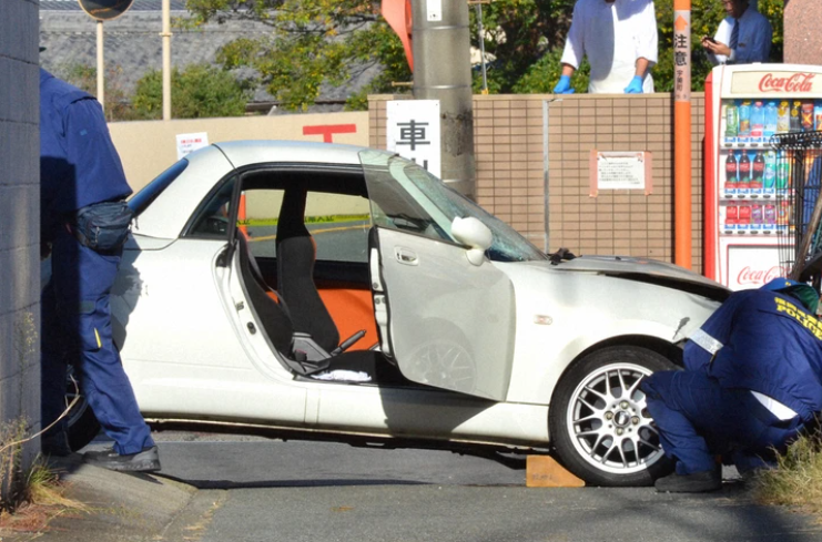 福岡私家車衝行人路10傷 4名女高中生重傷(網上圖片)