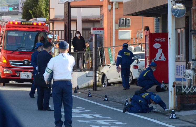 福岡私家車衝行人路10傷 4名女高中生重傷(網上圖片)