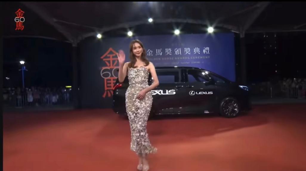 久未出席典禮的林志玲今晚擔任頒獎嘉賓