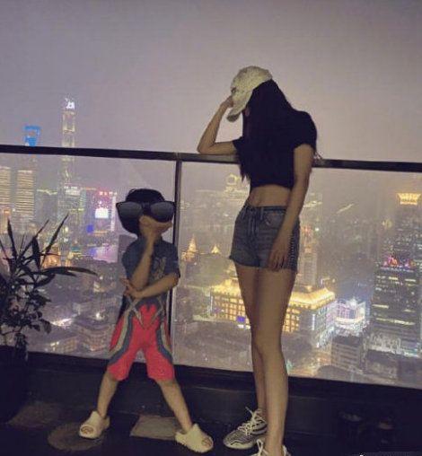 Angelababy近期十分當黑,還要照顧生病囝囝。