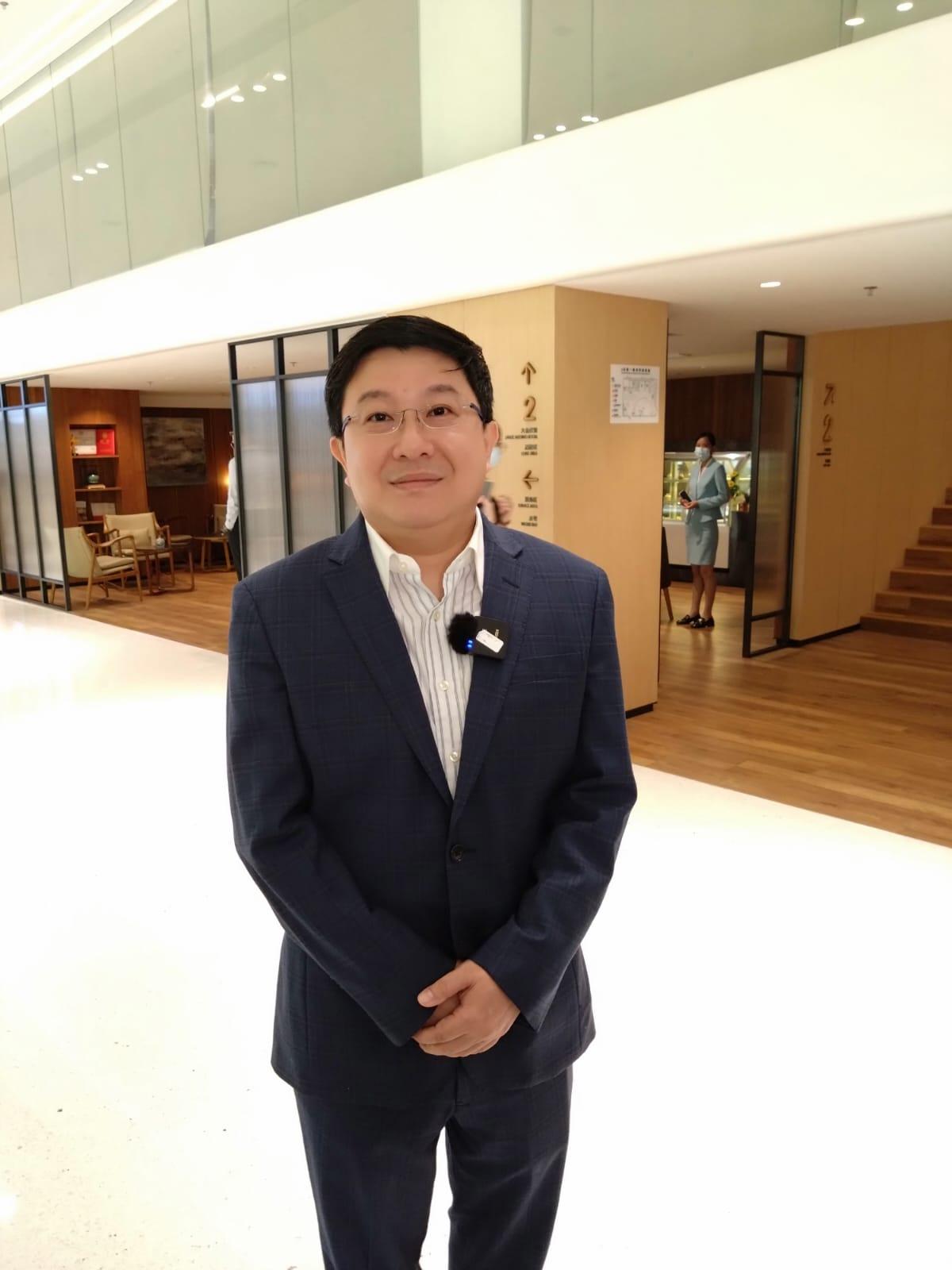 來自香港的律師吳樂茗指通關後不少港企有意恢復大灣區投資。