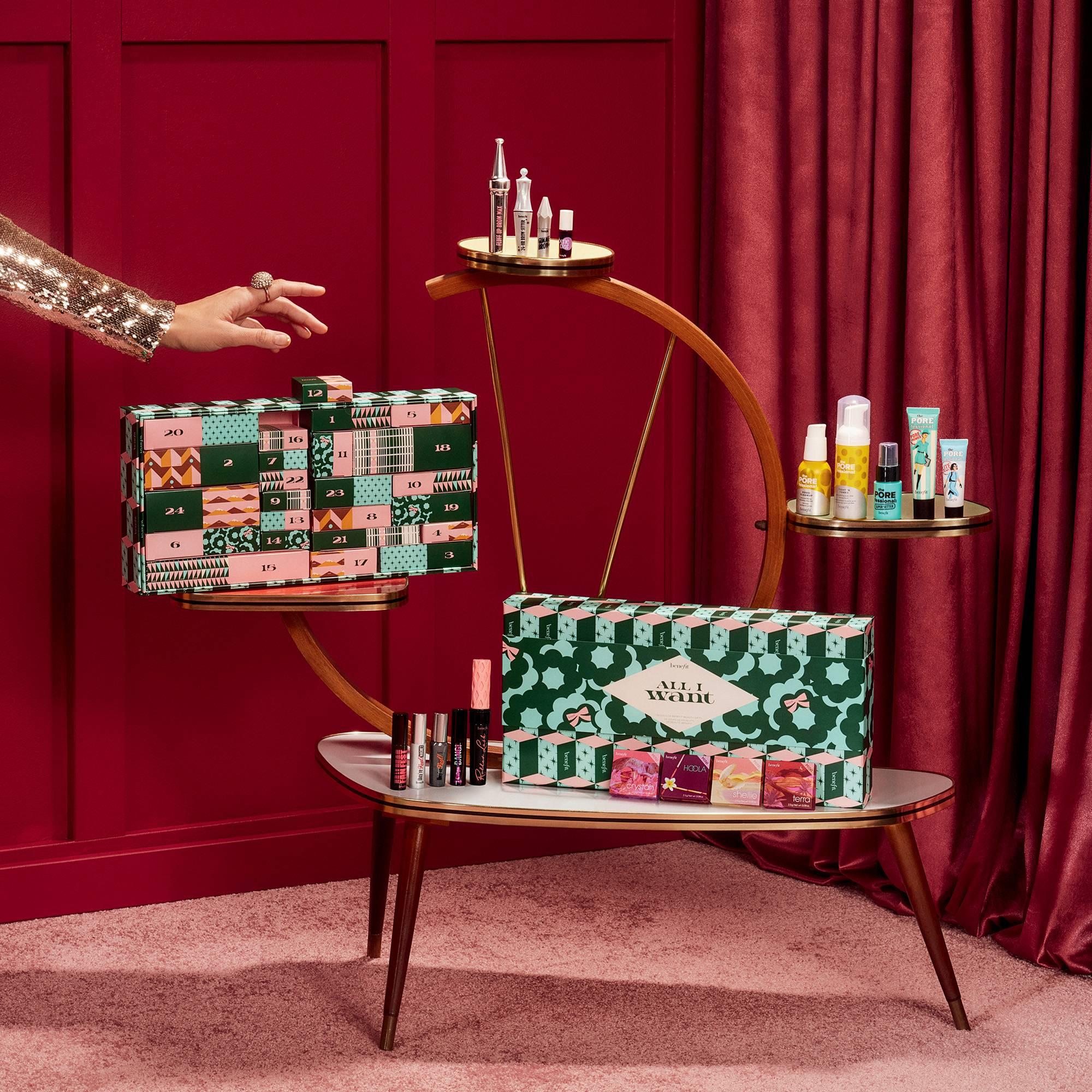 聖誕倒數月曆2023|Benefit All I Want 願望成真美妝聖誕倒數月曆 $1,330 (價值$2,882)
