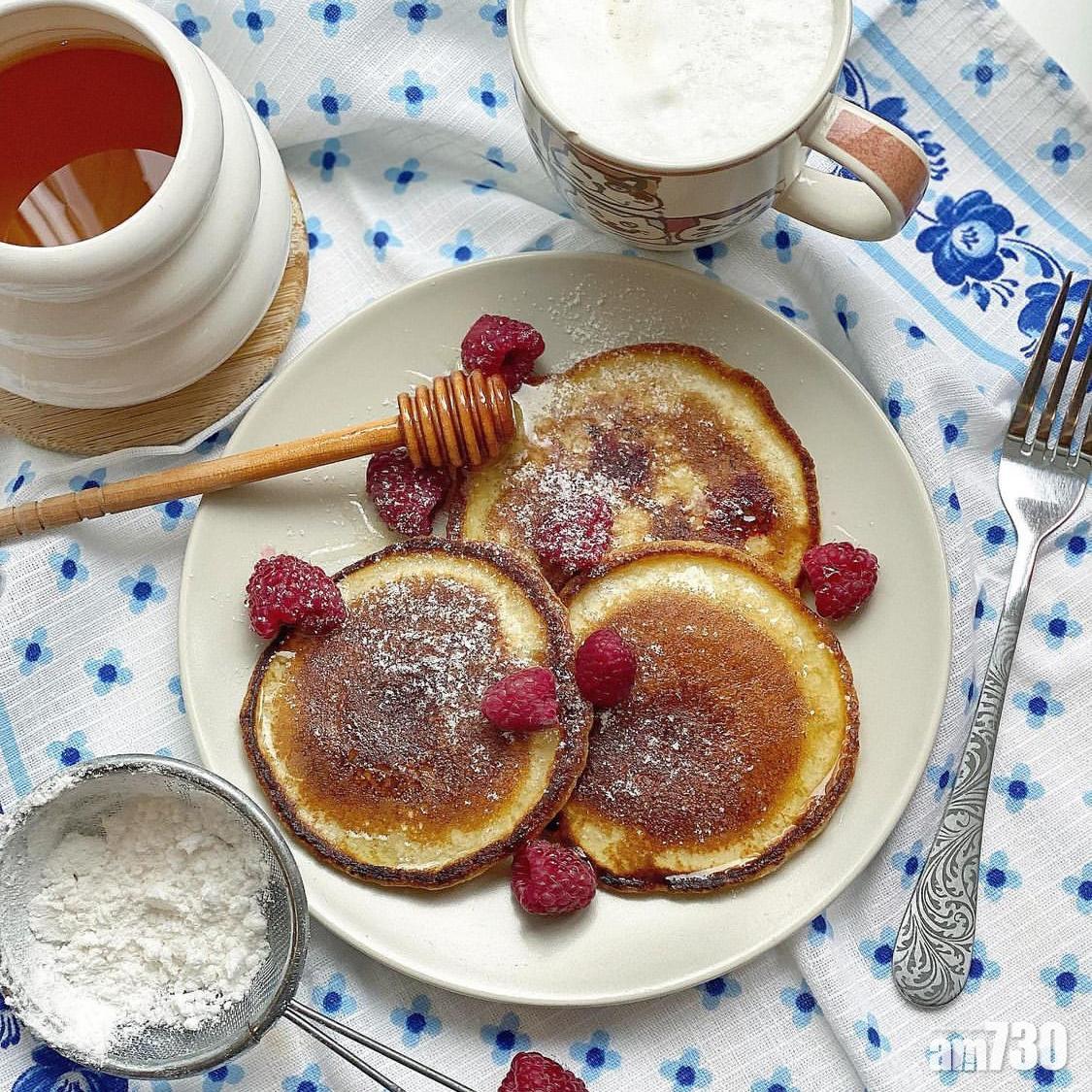 Pancake食譜|美式熱香餅可以配上楓糖漿和水果一起食用。