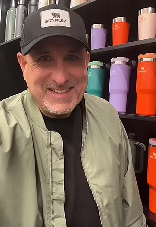 公司總裁拍片說會送事主一輛新車。(互聯網)