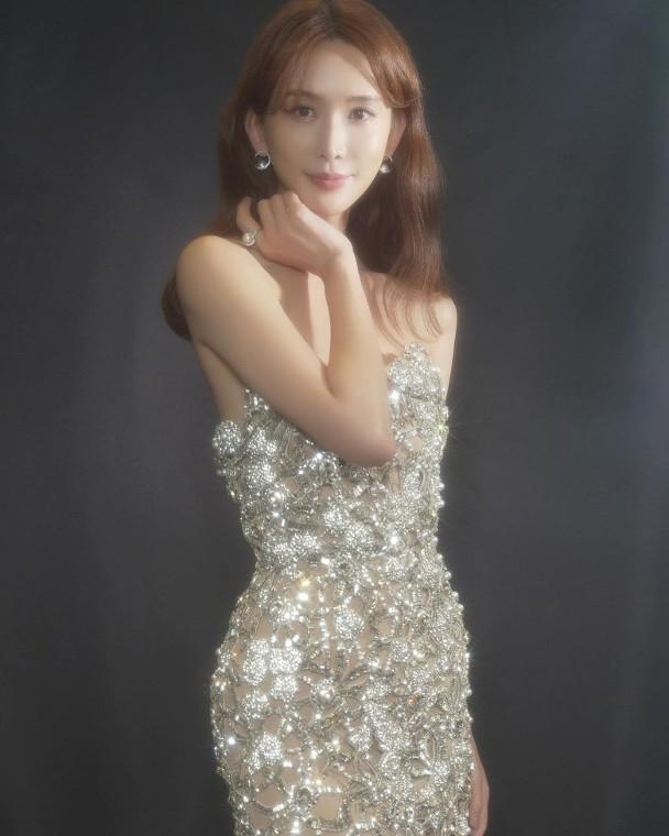 林志玲日前性感現身金馬獎紅地氈。