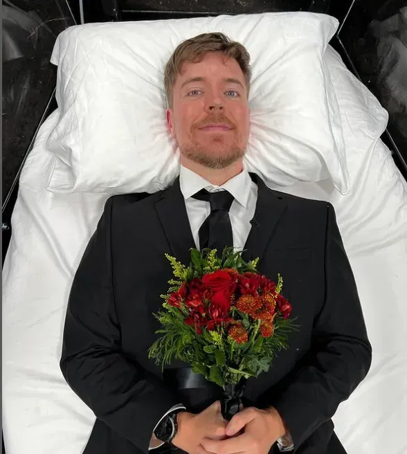 YouTuber「MrBeast」瞓棺材「活埋自己7日」打破自己紀錄。(MrBeast截圖)