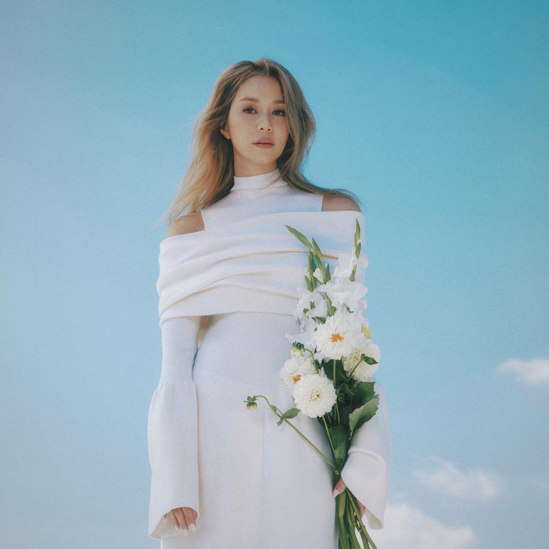 徐子淇突然出山,以金髮造型為時裝雜誌《Vogue》11月月刊拍攝封面故事(徐子淇IG)