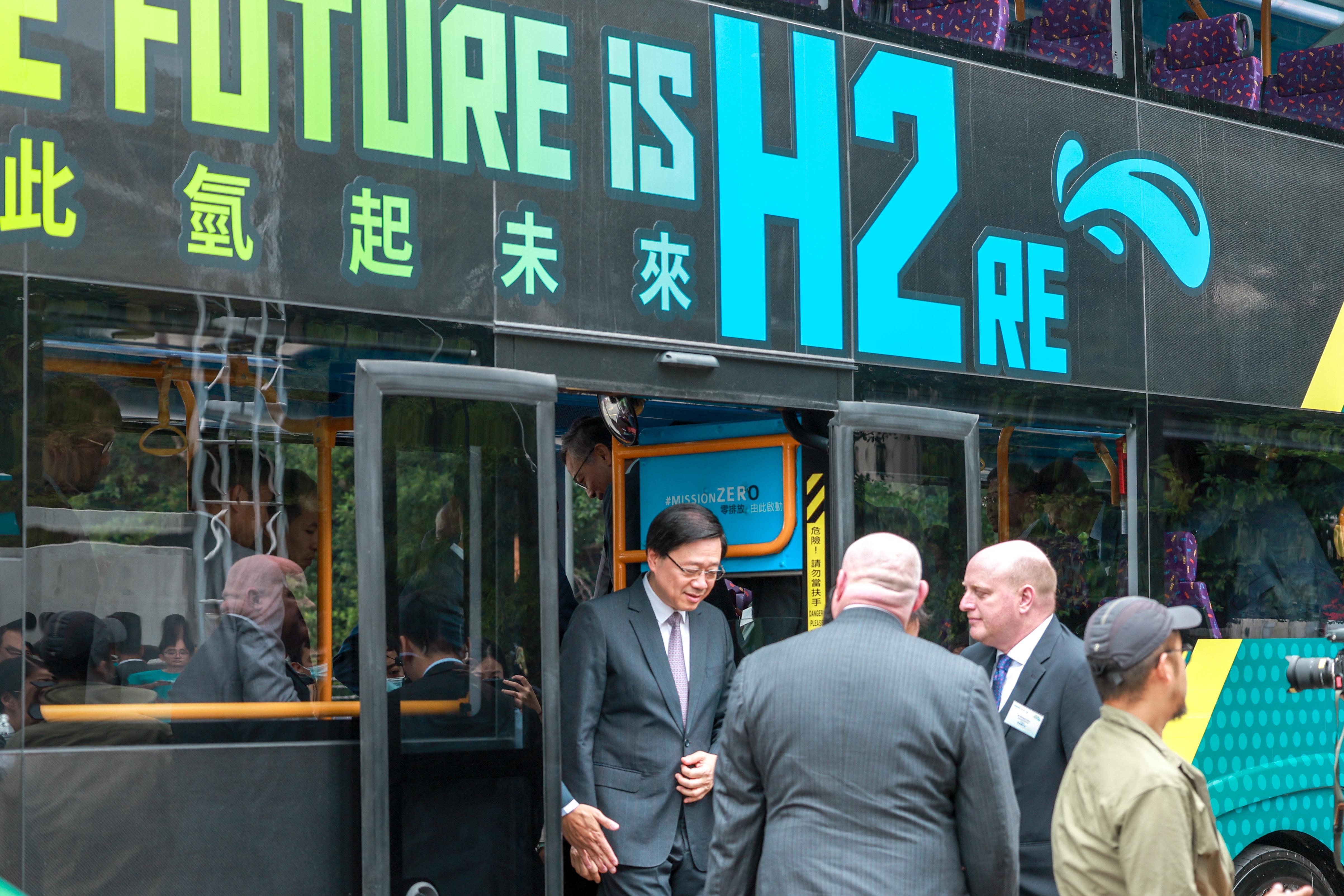 城巴引入全港首輛雙層氫能巴士及首個加氫站 最快明年1月行走九龍路線