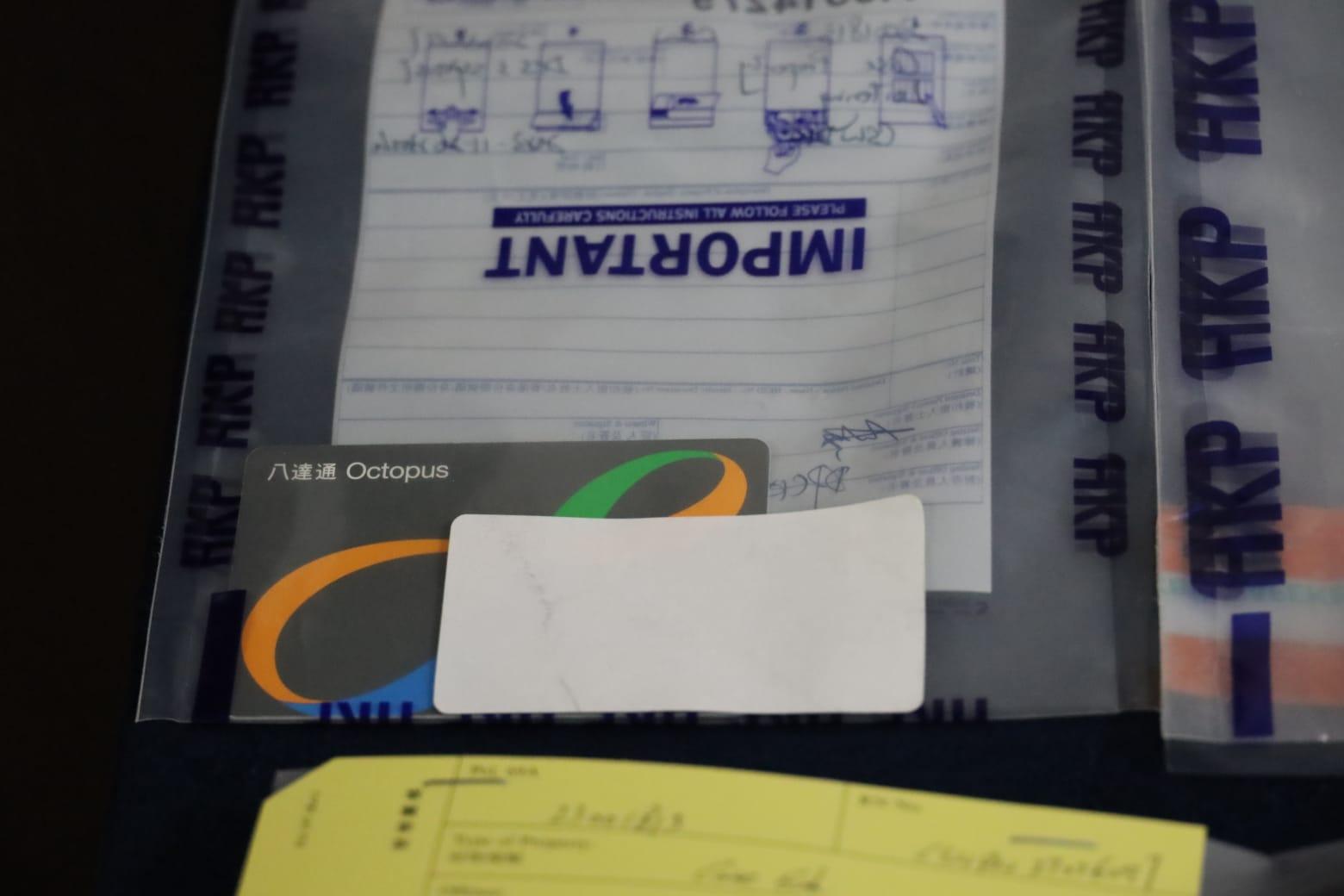 警方檢獲疑犯的物件。(鍾式明攝)