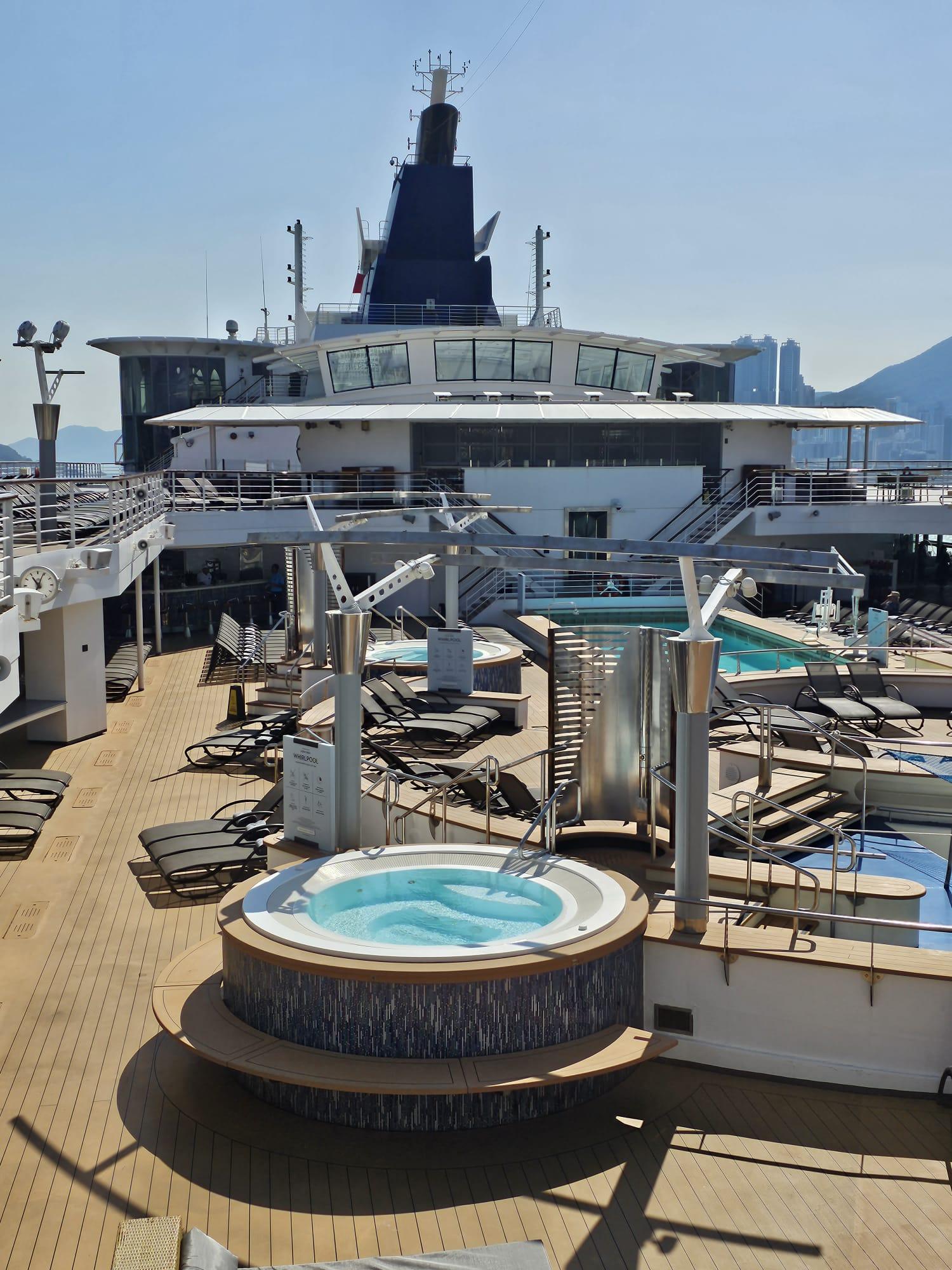 郵輪「名人千禧號」疫後重臨香港 滿載2千名國際旅客