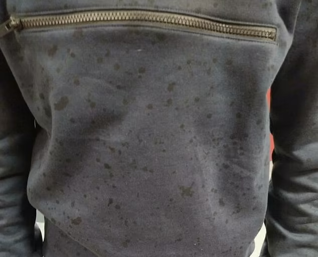 污漬衫一件。(互聯網)