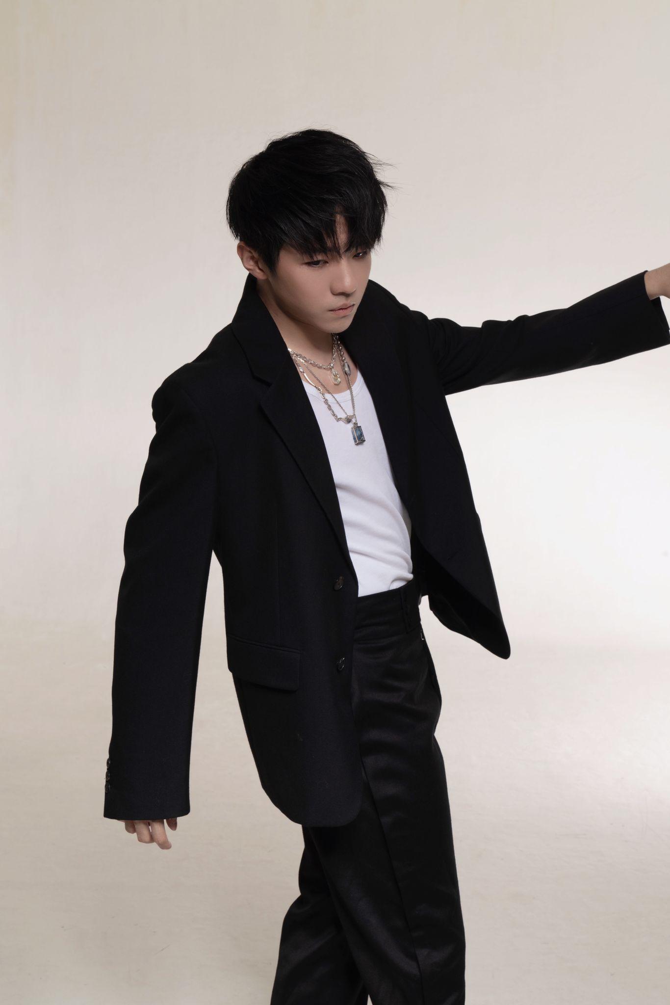 陳卓賢推出本年度第5首派台作品《夜視鏡》。