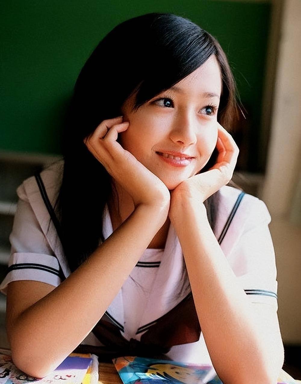 擁有法國血統的澤尻英龍華,當年憑清純外型走紅。