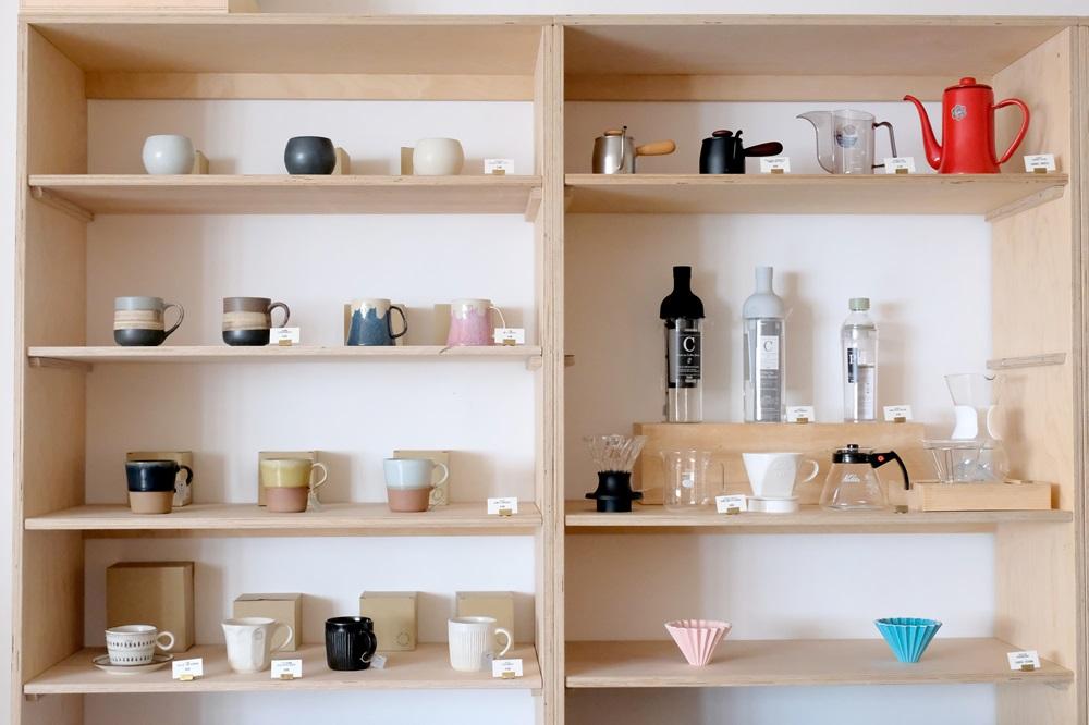 除咖啡外,該店還搜羅了來自日本各地的咖啡用品配件、生活雜貨和碗碟廚具。