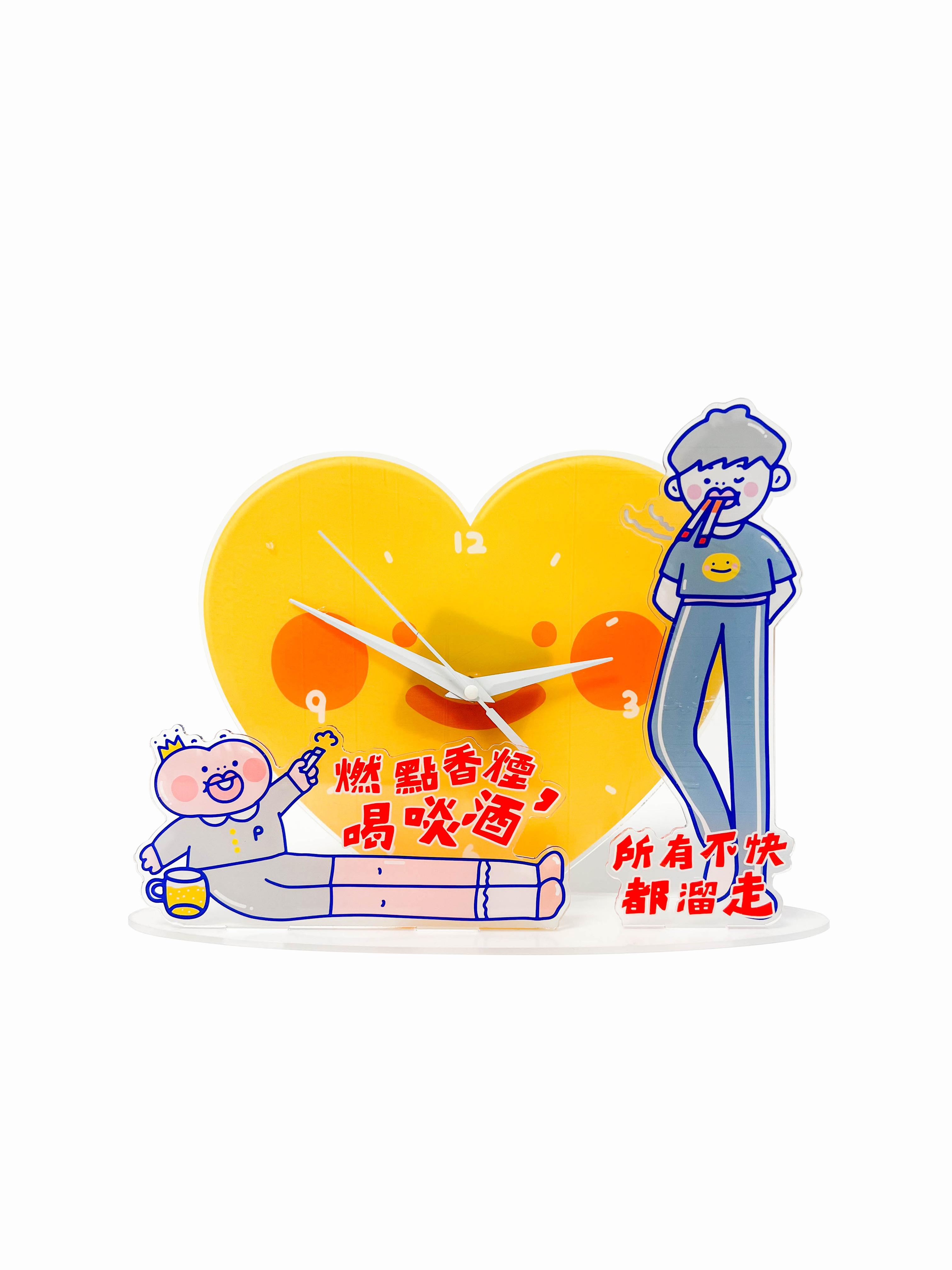 長腿ss時鐘|寫上「燃點香煙喝啖酒,所有不快都溜走」的時鐘,加上倘坐的長腿版PiPi與叼著兩口煙的LLH,時間好像比一般的慢。|售價:HKD 150