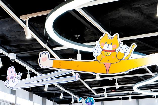 不同長腿可愛角色擺著「老江湖」Pose