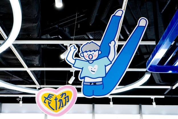 不同長腿可愛角色擺著「老江湖」Pose