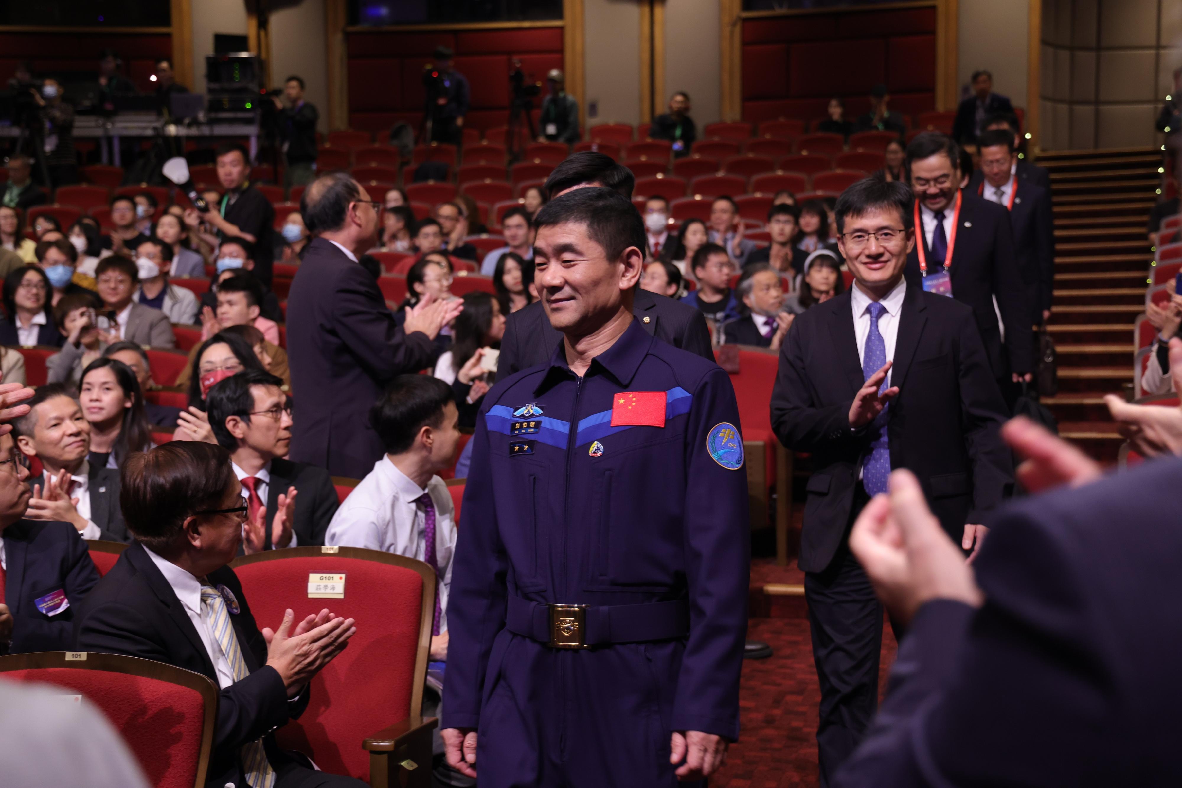 代表團到訪理大及科大。(政府新聞處)