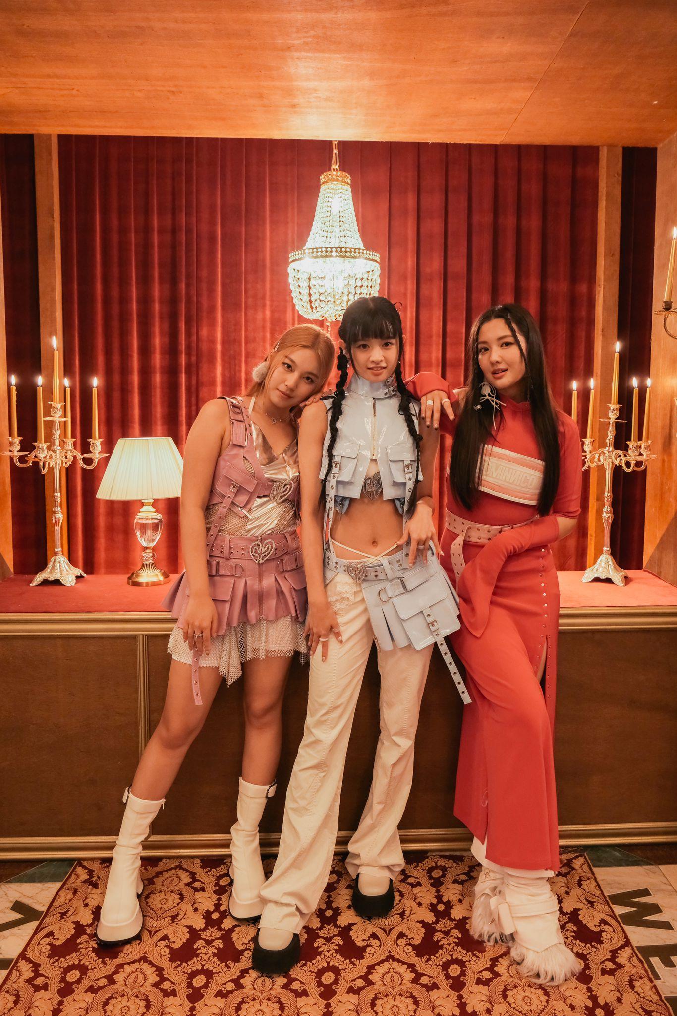 Me&第一首派台歌《Eye to Eye》MV昨晚已在YouTube上架。