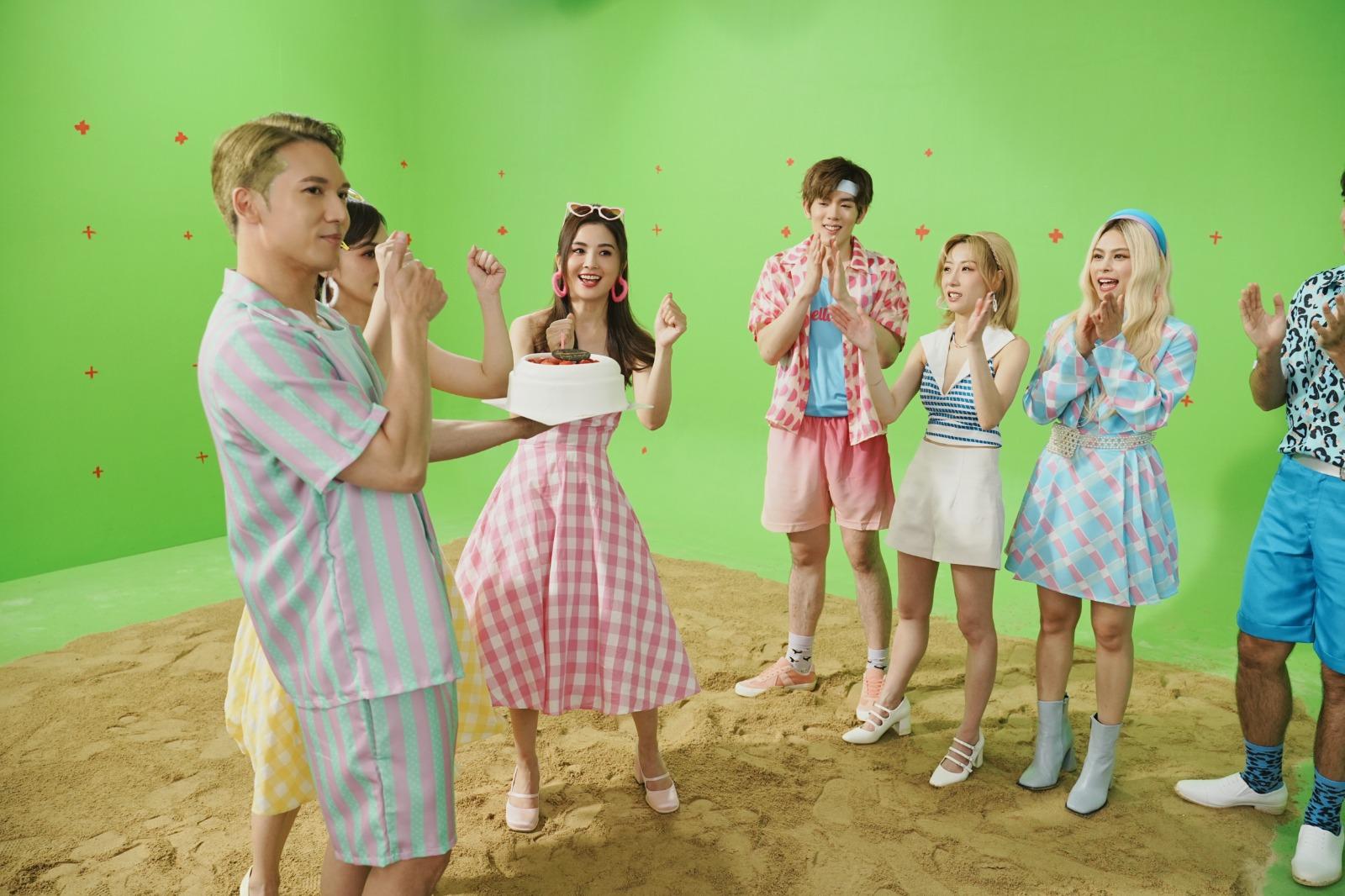 關智斌拿出生日蛋糕賀阿Sa。