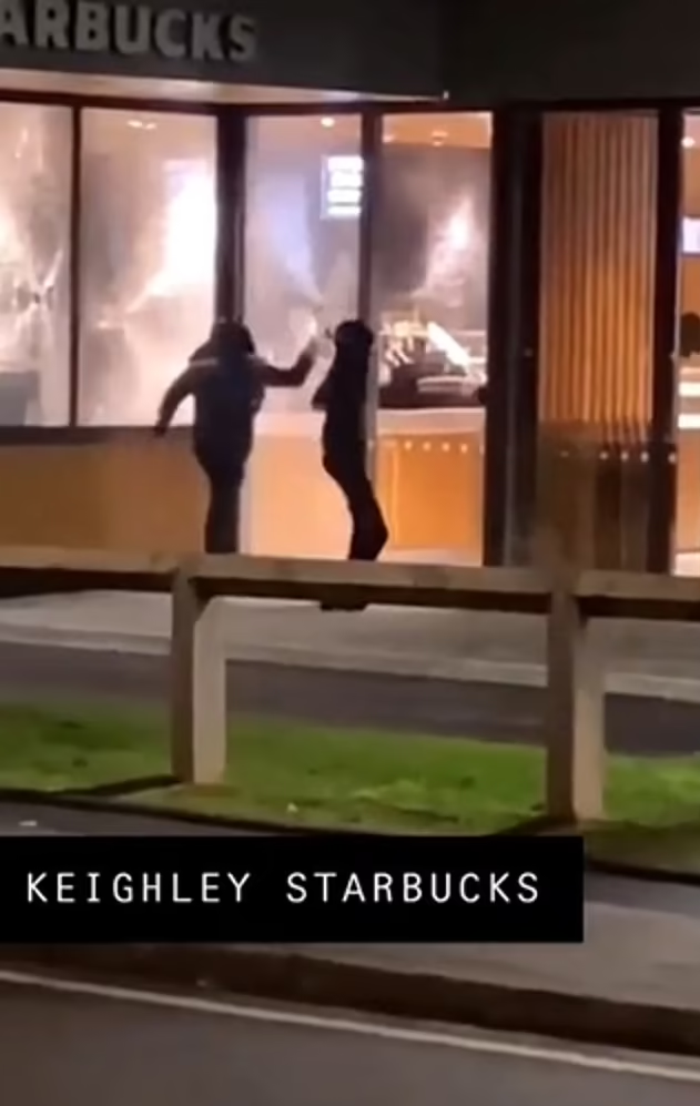 疑似親巴勒斯坦分子襲擊英國麥當勞及星巴克。(互聯網)