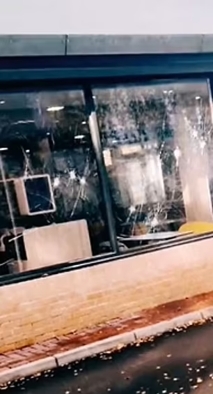 疑似親巴勒斯坦分子襲擊英國麥當勞及星巴克。(互聯網)