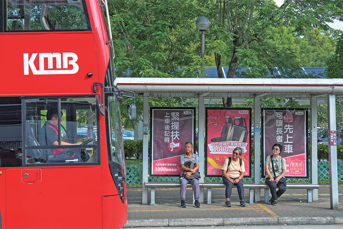 九巴正申請為70個巴士站加裝300個座椅。(《今日九巴》圖片)