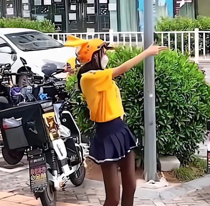 短裙黑絲冒充外賣員擺拍 美團怒告4女網紅