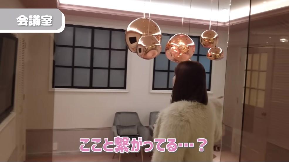 會議室內還特別設有更衣室。