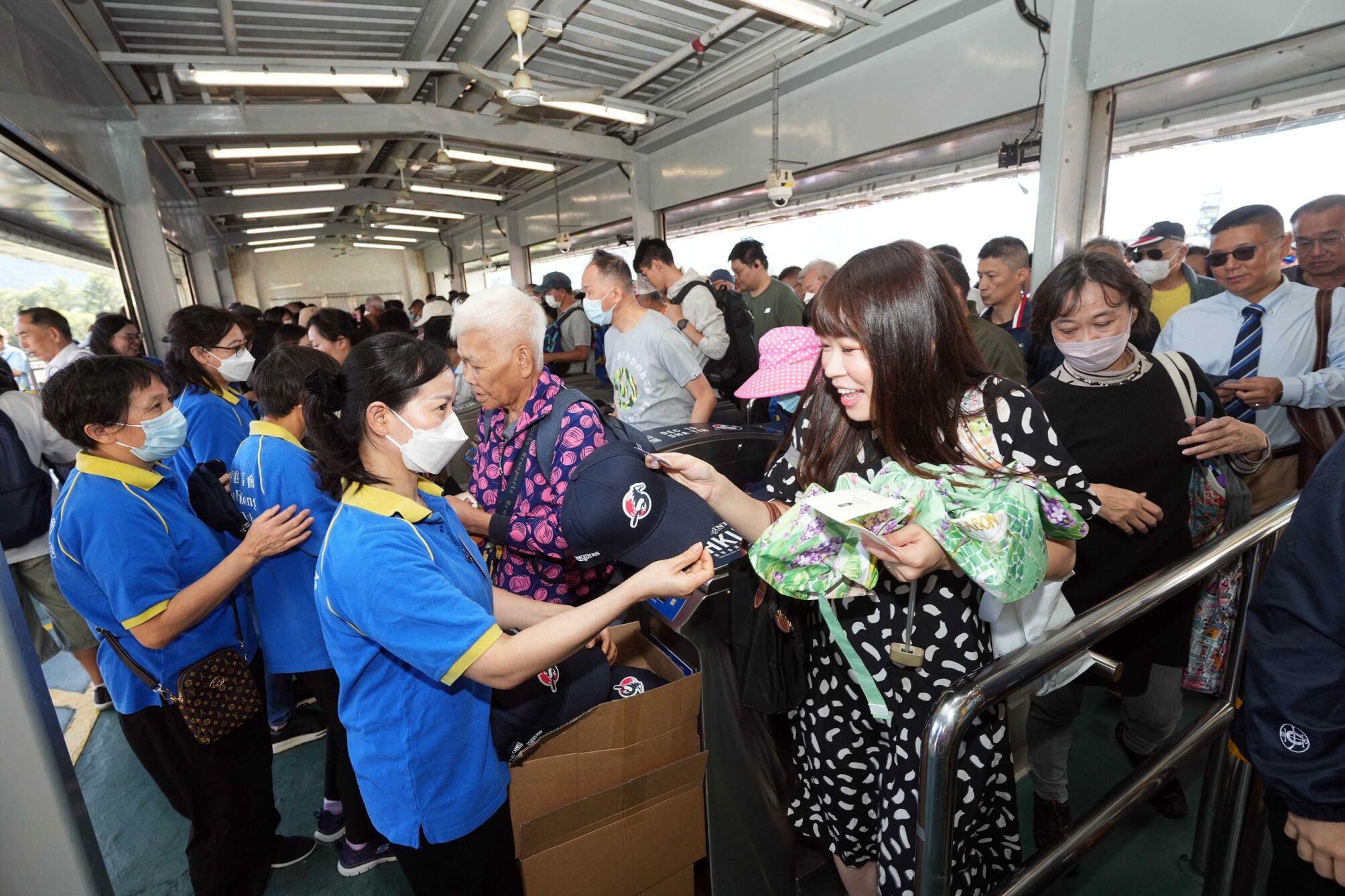 今天入場的馬迷可獲贈指定「國際賽CAP帽」。
