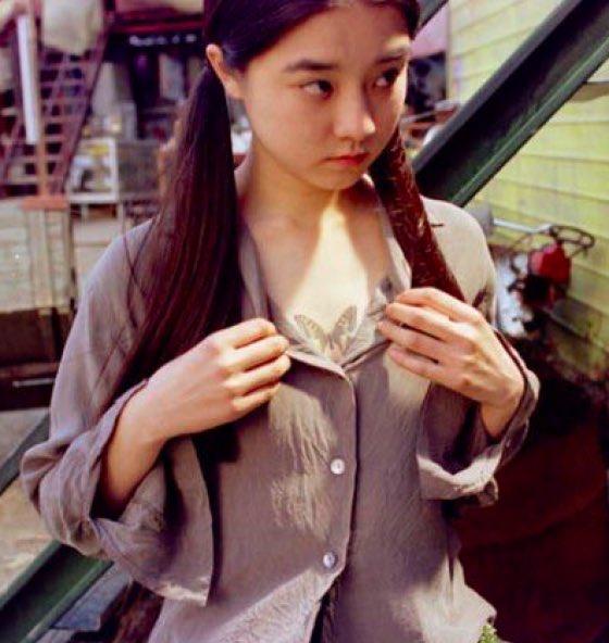 伊藤步接拍《燕尾蝶》時年僅15歲,當年更為電影露體演出。