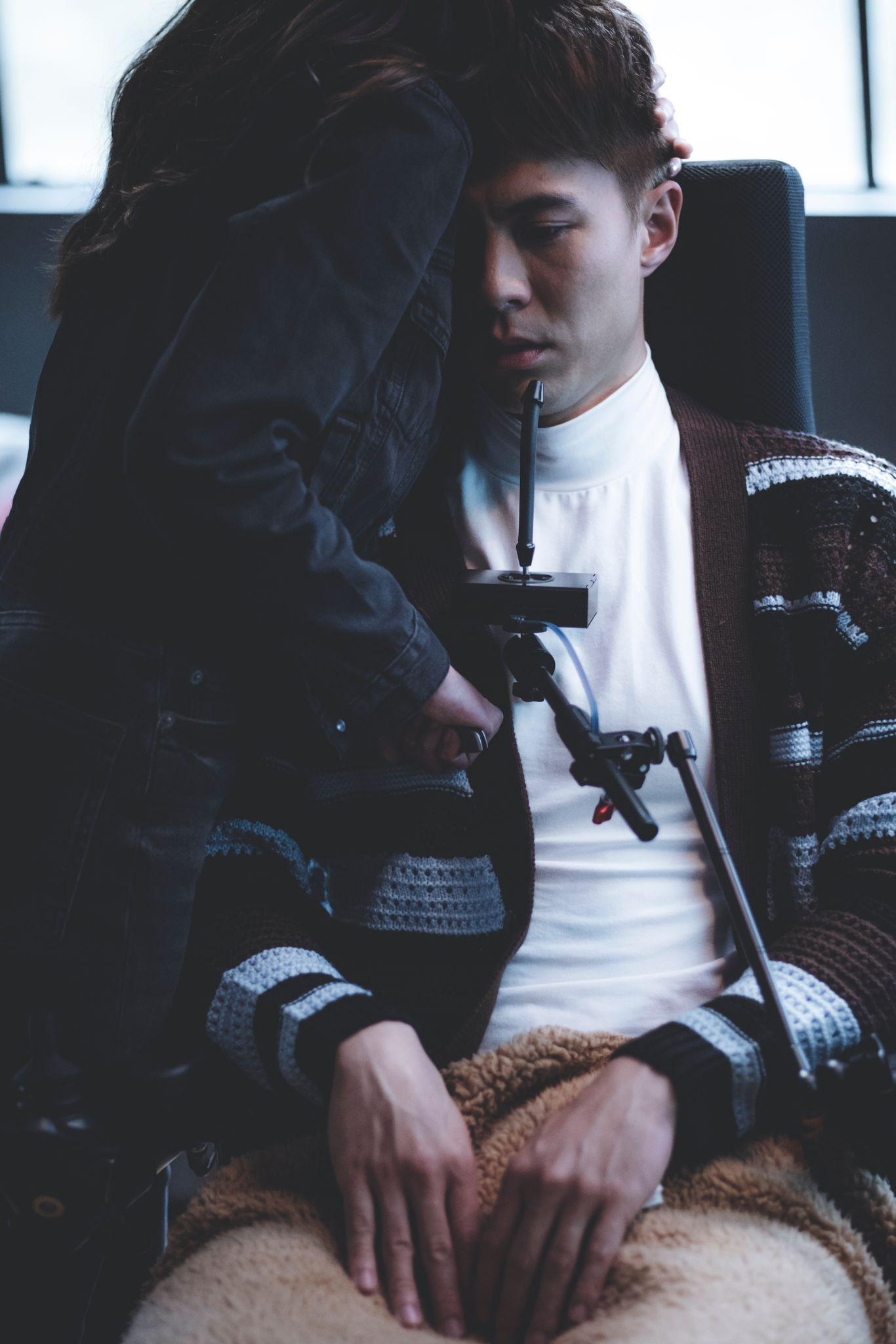 《叠影狙擊》早前已在內地率先播出,飛飛最後竟被梁曦下毒手。