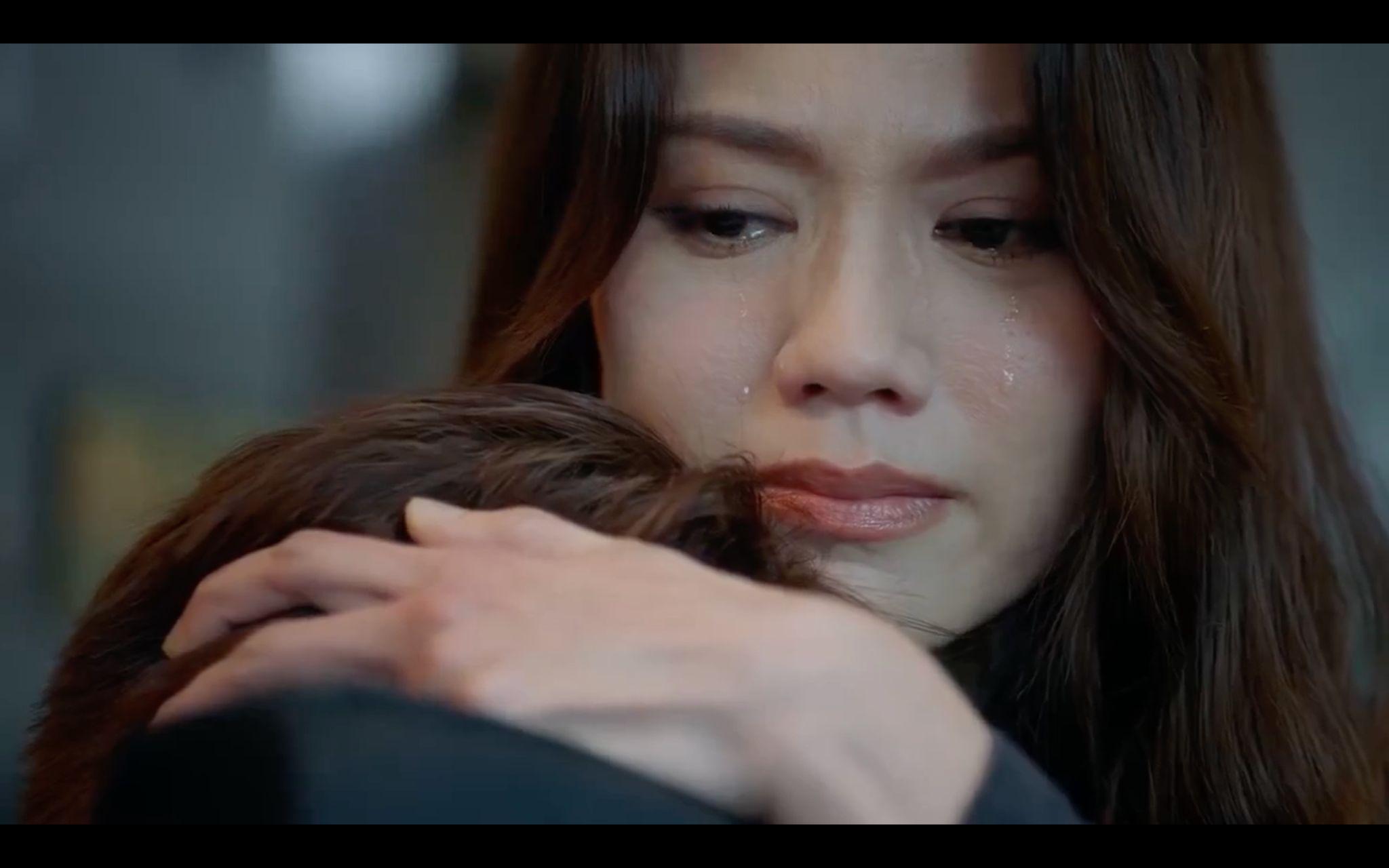 《叠影狙擊》早前已在內地率先播出,飛飛最後竟被梁曦下毒手。