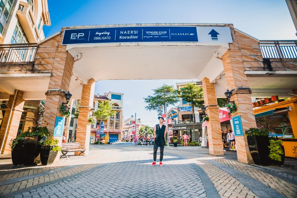 大海沙8號倉奧特萊市集就在大梅沙站附近,是一個歐式建築的度假景區,可以逛街、看戲,購物。(圖片來源:視覺中國)